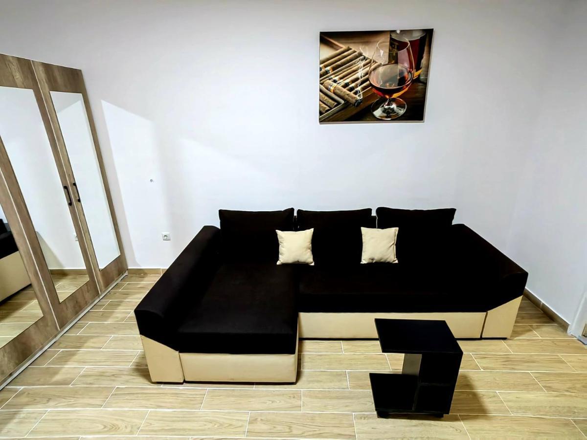 Militari Luxury Flat Lejlighed Roşu Eksteriør billede